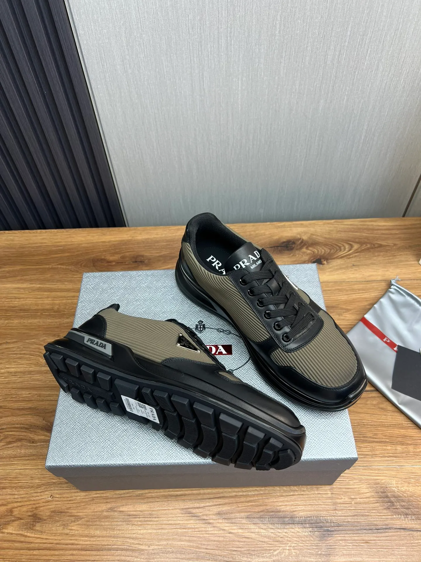 Men's shoes 💰580💰 [PRADA] Men's shoes are popular in the counter, official website is synchronized, 1 high-quality shipment ✔️Original cowhide stitching mesh + cowhide lining, 1🆚1 replica, original original bottom, 38-45 (45 customized, non-refundable)